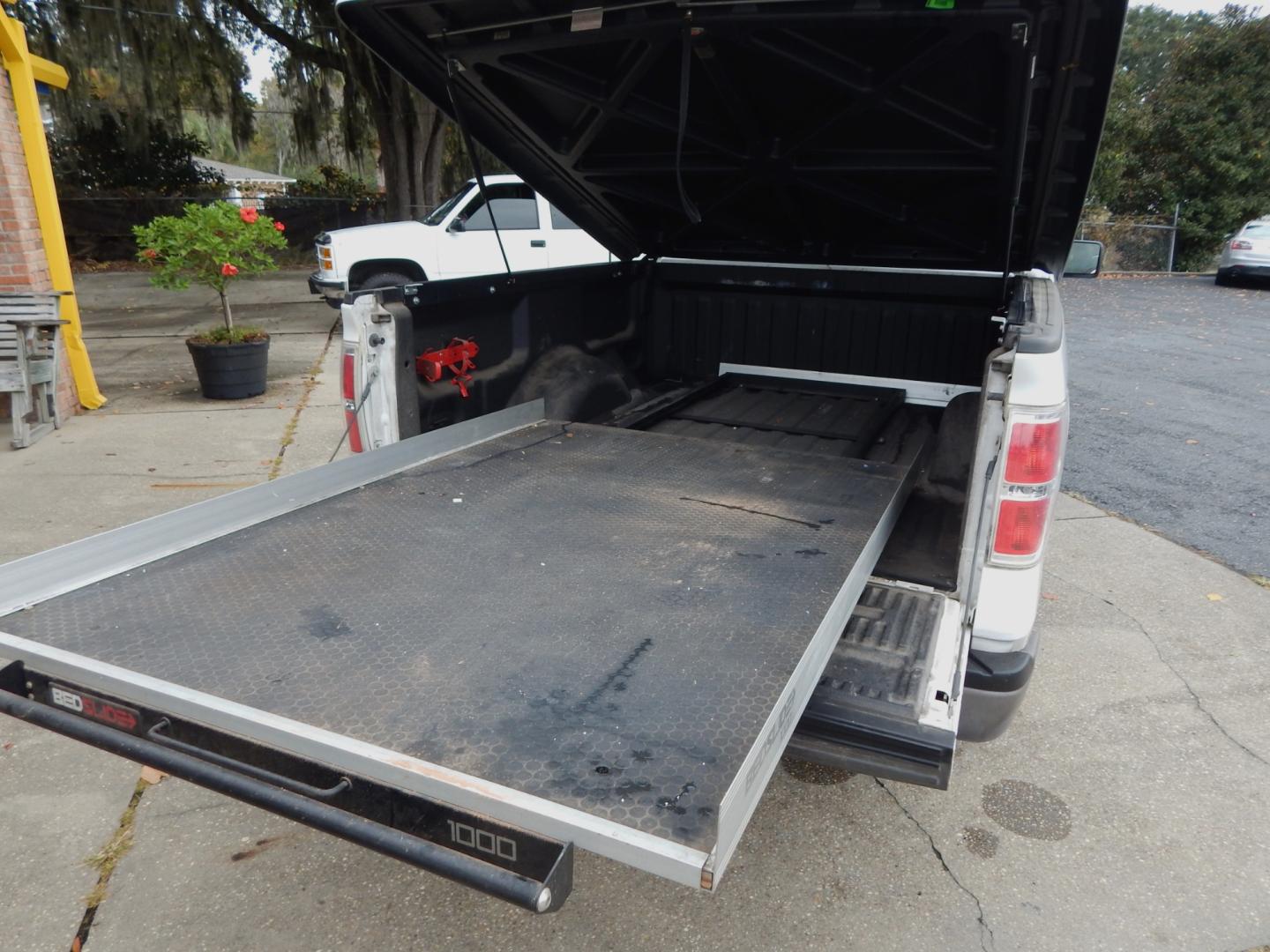 2012 White /Gray Ford F-150 XL SuperCab (1FTEX1CM9CK) with an 3.7L V6 DOHC 24V engine, 6-Speed Automatic transmission, located at 3120 W Tennessee St, Tallahassee, FL, 32304-1002, (850) 575-6702, 30.458841, -84.349648 - Used Car Supermarket is proud to present you with this loaded immaculate 2012 Ford F150 XL Supercab with low miles. Used Car Supermarket prides itself in offering you the finest pre-owned vehicle in Tallahassee. Used Car Supermarket has been locally family owned and operated for over 48 years. Our F - Photo#5